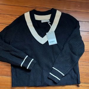 NWT 100% Wool v-neck preppy sweater xs